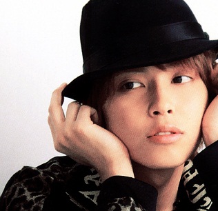 手越祐也の彼女がイモトという噂の裏 英語が得意で内田篤人と親友