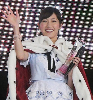 渡辺麻友のあごが長いのは成長って整形だよね １位は無理を覆した